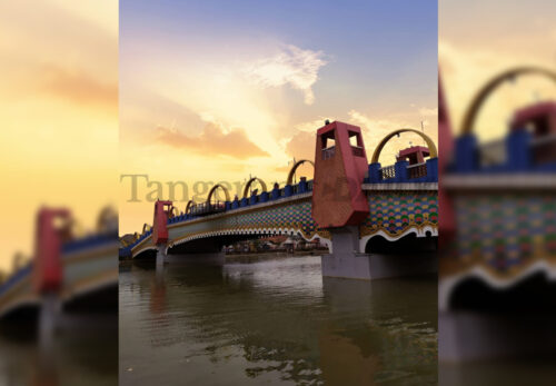 Jembatan Kaca Berendeng Spot Foto Instagramable di Kota Tangerang