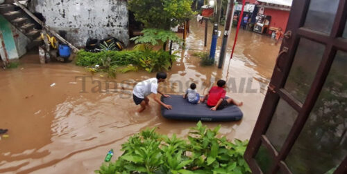 Berita Tangerang, Berita Tangerang Terbaru, Berita Tangerang Terkini, Berita Tangerang Hari Ini, Berita Kota Tangerang, Berita Kota Tangerang Terbaru, Berita Kota Tangerang Terkini, Berita Kota Tangerang Hari Ini, Berita Banjir, Berita Banjir Tangerang: 5 Perumahan di Kota Tangerang Terendam Banjir