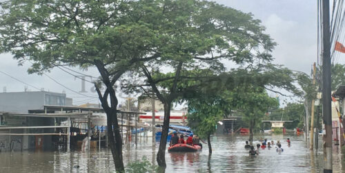 Berita Tangerang, Berita Tangerang Terbaru, Berita Tangerang Terkini, Berita Tangerang Hari Ini, Berita Kota Tangerang, Berita Kota Tangerang Terbaru, Berita Kota Tangerang Terkini, Berita Kota Tangerang Hari Ini, Berita Banjir, Berita Banjir Tangerang: 5 Perumahan di Kota Tangerang Terendam Banjir