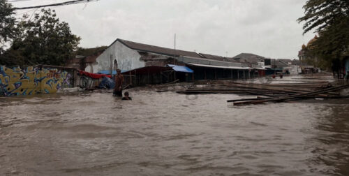 Berita Tangerang, Berita Tangerang Terbaru, Berita Tangerang Terkini, Berita Tangerang Hari Ini, Berita Kota Tangerang, Berita Kota Tangerang Terbaru, Berita Kota Tangerang Terkini, Berita Kota Tangerang Hari Ini, Berita Banjir, Berita Banjir Tangerang: 5 Perumahan di Kota Tangerang Terendam Banjir