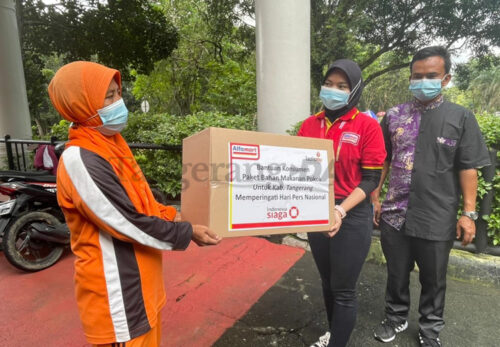 LazisMu dan Alfamart Bersama PWI Salurkan Donasi Konsumen saat HPN 2021