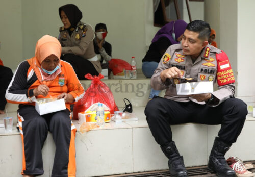 Peringati Hari Pers, Kapolresta Tangerang Lesehan Bareng Pesapon di Tigaraksa