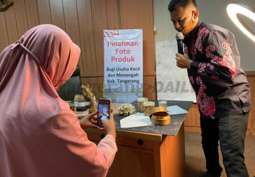 Alfamart Melatih Pelaku UMKM Tangerang Membuat Foto Produk