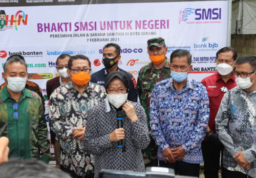 Berita Tangerang, Berita Tangerang Terbaru, Berita Tangerang Terkini, Berita Tangerang Hari Ini, Berita Serang, Berita Serang Terbaru, Berita Serang Terkini, Berita Serang Hari Ini, Mensos Tri Rismaharini, SMSI bangun jalan dan MCK: Mensos Risma Bangga SMSI Mampu Bangun Jalan untuk Warga