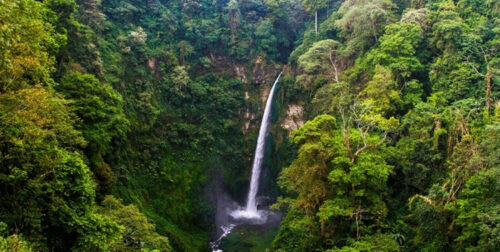 5 Rekomendasi Air Terjun Instagramable di Indonesia