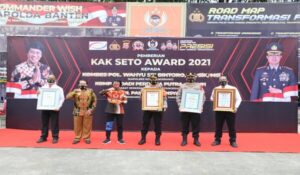 Kak Seto Award, Penghargaan Kak Seto Award, Polresta Tangerang Raih Kak Seto Award, Berita Tangerang, Berita Polresta Tangerang, Berita Polresta Tangerang 2021, Kapolresta Tangerang, Kombes Pol Wahyu Sri Bintoro, Lembaga Perlindungan Anak Indonesia, LPAI, Kak Seto, Seto Mulyadi: Polresta Tangerang Raih Kak Seto Award