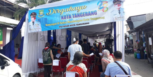 Berita Tangerang, Berita Tangerang Terbaru, Berita Tangerang Terkini, Berita Tangerang Hari Ini, Berita Kota Tangerang, Berita Kota Tangerang Terbaru, Berita Kota Tangerang Terkini, Berita Kota Tangerang Hari Ini: Ratusan Pedagang Divaksin Covid-19 di Pasar Malabar