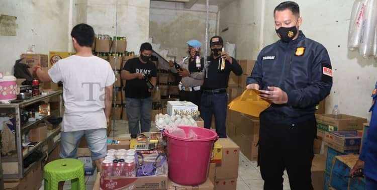 Miras, Minuman Keras, Operasi Miras Tangerang, Polisi Tangerang, Polresta Tangerang: Ribuan Botol Miras Diamankan Polisi di Pasar Kemis