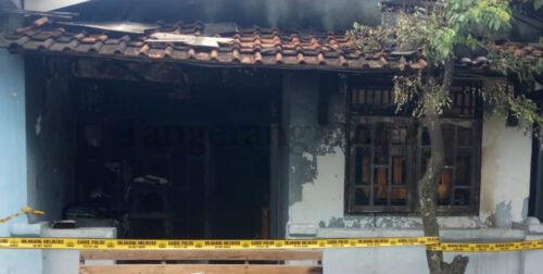 Berita Tangerang, Berita Tangerang Terbaru, Berita Tangerang Terkini, Berita Tangerang Hari Ini, Berita Kabupaten Tangerang, Berita Kabupaten Tangerang Terbaru, Berita Kabupaten Tangerang Terkini, Berita Kabupaten Tangerang Hari Ini, Pria Bakar Rumah, Pria Bakar Rumah di Binong, Bakar Rumah di Curug, Kebakaran di Binong, Kebakaran di Curug, Kebakaran di Tangerang: Putus Cinta, Pria di Curug Bakar Rumah Mantan Pacar