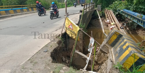 Turab di Jembatan Cipayaeun Tigaraksa Ambrol