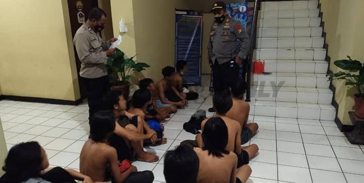 Berita Tangerang, Berita Tangerang Terbaru, Berita Tangerang Terkini, Berita Tangerang Hari Ini, Berita Kota Tangerang, Berita Kota Tangerang Terbaru, Berita Kota Tangerang Terkini, Berita Kota Tangerang Hari Ini, Bentrokan di Ciledug, 18 Anak Diamankan di Mapolsek Ciledug, Mapolsek Ciledug: Bentrok Saat Bangunkan Sahur, 18 Anak Diamankan di Mapolsek Ciledug