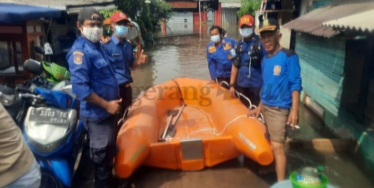 Berita Tangerang, Berita Tangerang Terbaru, Berita Tangerang Terkini, Berita Tangerang Hari Ini, Berita Kota Tangerang, Berita Kota Tangerang Terbaru, Berita Kota Tangerang Terkini, Berita Kota Tangerang Hari Ini, Hujan Deras, Hujan, Hujan Deras di Kota Tangerang, Banjir, Banjir di Kota Tangerang, Kota Tangerang, 12 Titik Banjir: 12 Titik Genangan di Kota Tangerang Akibat Hujan Deras