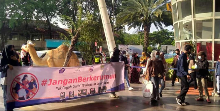 Berita Tangerang, Berita Tangerang Terbaru, Berita Tangerang Terkini, Berita Tangerang Hari Ini, Berita Kota Tangerang, Berita Kota Tangerang Terbaru, Berita Kota Tangerang Terkini, Berita Kota Tangerang Hari Ini, Penggiat Sosial, Penggiat Sosial Kampanye Prokes, Kampanye Prokes Covid-19, Covid-19, Kampanye Prokes di Tangcity, Protokol Kesehatan, Janur, Fostar: Penggiat Sosial Kota Tangerang Kampanye Prokes Covid-19 di Tangcity Mal