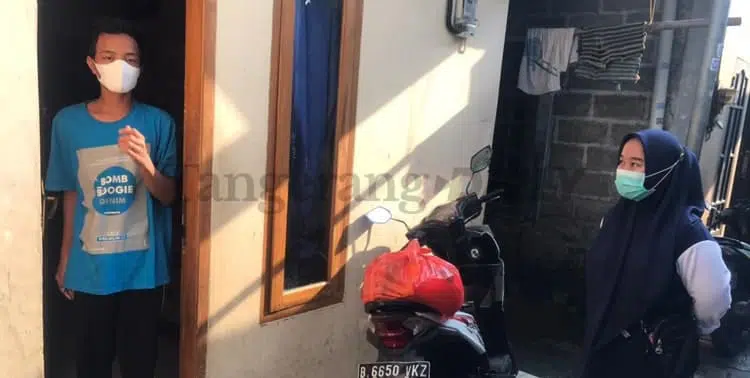 Covid-19, Pandemi Covid-19, Covid-19 Kota Tangerang, Vaksin Covid-19, Penyintas Covid-19, Solidaritas Sosial, Bantuan Sosial, Bantuan Penyintas Covid-19, Kota Tangerang: Pemuda Pondok Pucung Gelorakan Solidaritas Sosial untuk Penyintas Covid-19
