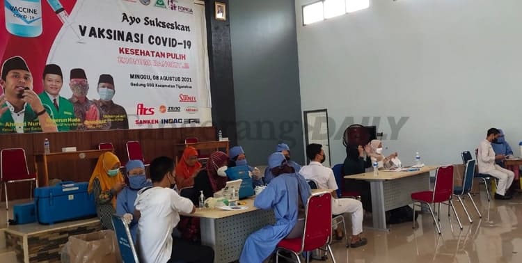 LSM, LSM Tangerang, LSM Gelar Vaksin, Vaksinasi Covid-19, Vaksin di Kabupaten Tangerang, Perekat Demokrasi, GP Ansor, Kabupaten Tangerang: LSM di Tangerang Turun Tangan Gelar Vaksinisasi Covid-19 Massal