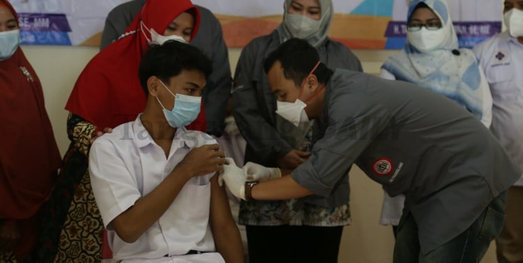 IDI Pandeglang, Vaksin Covid-19, Vaksinasi Massal, Vaksin Pelajar, Vaksin Covid-19 di Pandeglang, Kabupaten Pandeglang: IDI Pandeglang Gelar Vaksin Asik di Tempat Piknik