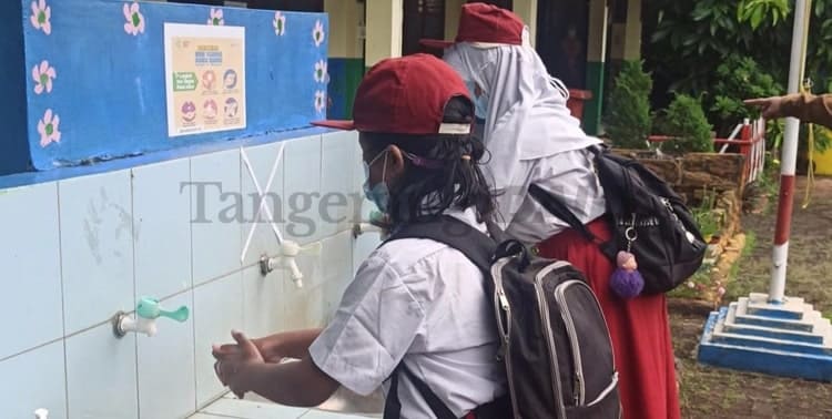 PTM, Pembelajaran Tatap Muka, PTM di Tangsel, SD, SMP, SMA, Kota Tangsel: Emak-emak di Tangsel Senang Anaknya Sudah Mulai Sekolah