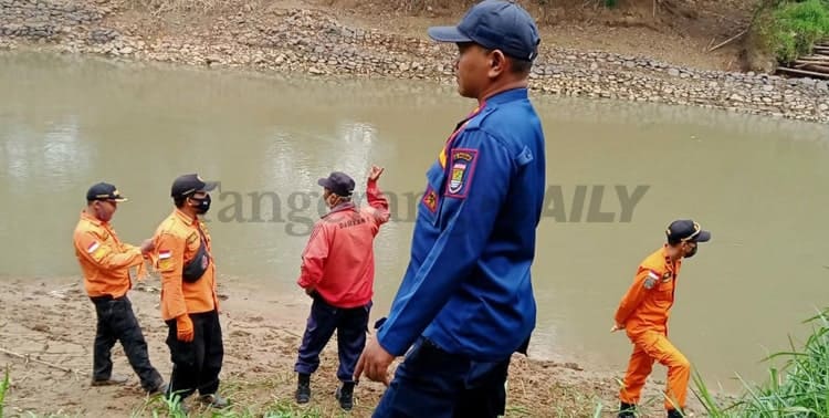 Sabung Ayam, Judi Sabung Ayam, Sabung Ayam di Kresek, Sabung Ayam di Kabupaten Tangerang, Polisi Grebek Sabung Ayam, Tersangka Sabung Ayam Tewas, Polresta Tangerang, BPBD Kabupaten Tangerang, Kabupaten Tangerang: Polisi Gerebek Sabung Ayam di Kresek, 1 Orang Diduga Pelaku Tewas Tenggelam