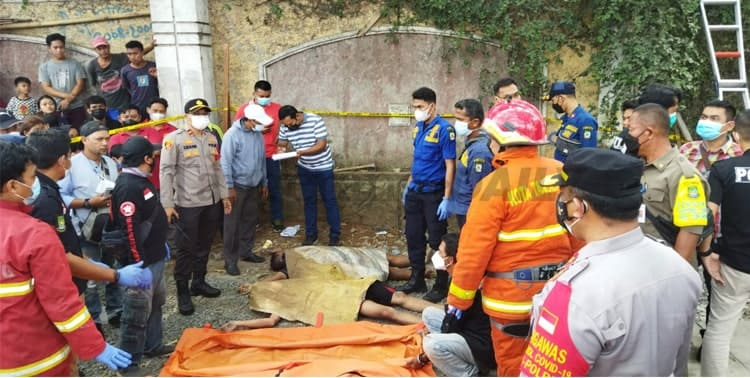 Lima orang tewas di gorong-gorong jaringan utilitas yang diduga milik PT Telkom Akses di Taman Royal, Cipondoh, Kota Tangerang, Kamis 7 Oktober 2021.