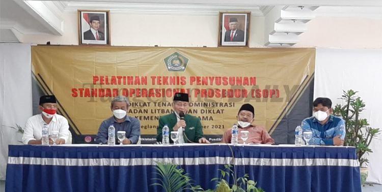 Ketum Pengurus Besar Mathla’ul Anwar (PBMA) K.H Embay Mulya Syarief menyatakan, seluruh perguruan serta sekolah dan madrasah Mathla’ul Anwar musti meneguhkan tekad menyongsong “Arah Baru” Ormas tersebut.