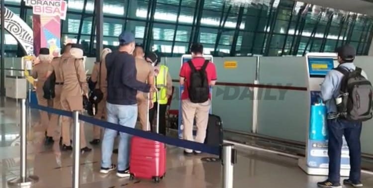 Warga negara Jepang mendominasi jumlah warga asing yang datang dan keluar via Bandara Soetta selama dua pekan  akses luar negeri dibuka.