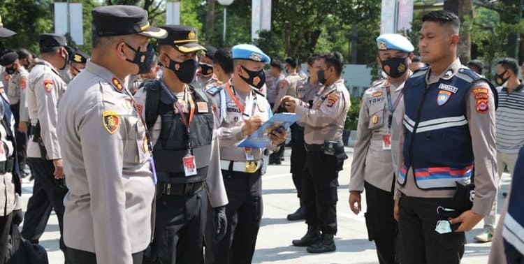 Polda Banten akan menerjunkan 1.380 personel untuk mengamankan perhelatan Pilkades serentak di Kabupaten Tangerang, Minggu 10 Oktober 2021.