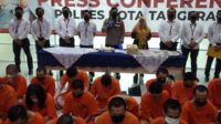 Satuan Reserse Narkoba Polres Kota Tangerang dan jajaran menangkap 34 orang pengedar dan pemakai narkoba. Tersangka di Polres Kota Tangerang