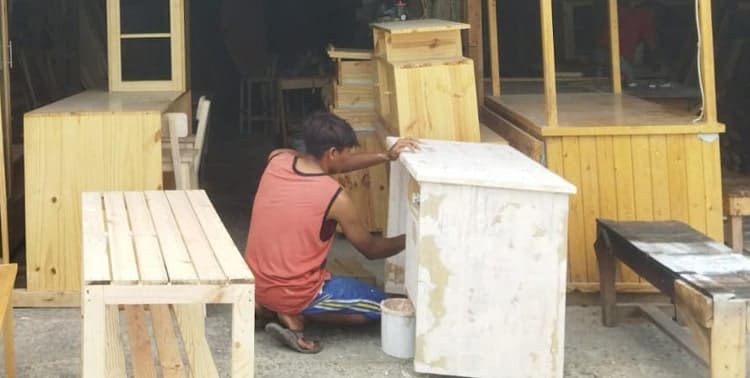 Kesulitan mendapatkan bahan baku jati belanda menimpa produsen furniture di Kota Tangerang selama beberapa bulan terakhir.