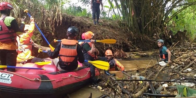 Seorang anak perempuan berusia 10 tahun meninggal dunia karena tenggelam dan terbawa arus kali Angke di Lengkong Gudang Timur, Serpong