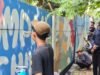 Beragam jenis tema mural menghiasi dinding tembok di salah satu sudut Desa Kadu, Kecamatan Curug, Kabupaten Tangerang