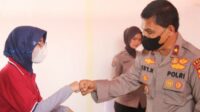 Angrek Gunawan, (14), siswi SMPN 1 Cilegon menjadi pemenang pertama Lomba Bhayangkara Mural Festival Piala Kapolri 2021 tingkat Polda Banten.