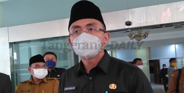 Wakil Gubernur (Wagub) Banten, Andika Hazrumy menilai ketaatan masyarakat menerapkan protokol kesehatan (prokes) mulai menurun.