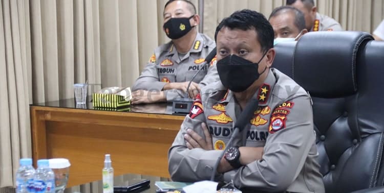 Kapolda Banten Inspektur Jenderal  Rudy Heriyanto meminta agar masyarakat membatasi mobilitas saat liburan dan perayaan Natal dan Tahun Baru