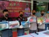 Satuan Reserse dan Kriminal Polres Metro Tangerang menangkap RM, 51 tahun, pelaku penusukan dua orang pedagang di Pasar Malabar