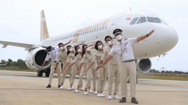 Maskapai Super Air Jet melayani penerbangan perdana rute Jakarta-Yogyakarta bertepatan dengan peringatan hari pahlawan nasional.