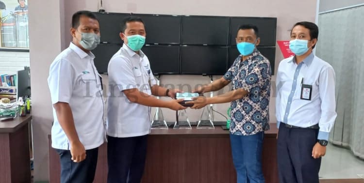 Petugas Aviton Security Bandara Soekarno-Hatta butuh waktu tiga hari untuk bisa menemukan Sunardi, pemilik cek senilai Rp35,9 miliar.