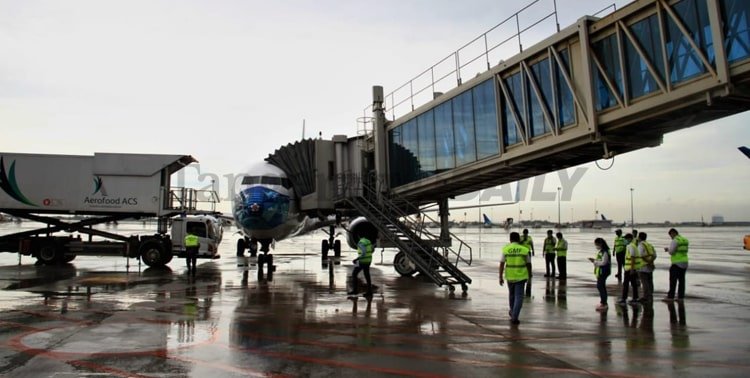 Avition Security Bandara Soekarno-Hatta menemukan pemilik barang tas tangan berisi barang berharga dan cek senilai Rp35,9 miliar.