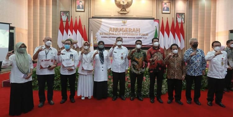 Dindikbud Banten Raih Penghargaan Keterbukaan Informasi