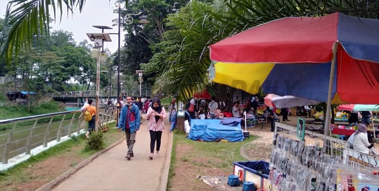 Untuk menghirup udara yang bersih, melihat pemandangan hijau dan asri serta suara gemericik air sungai, kini tak perlu untuk pergi jauh-jauh.