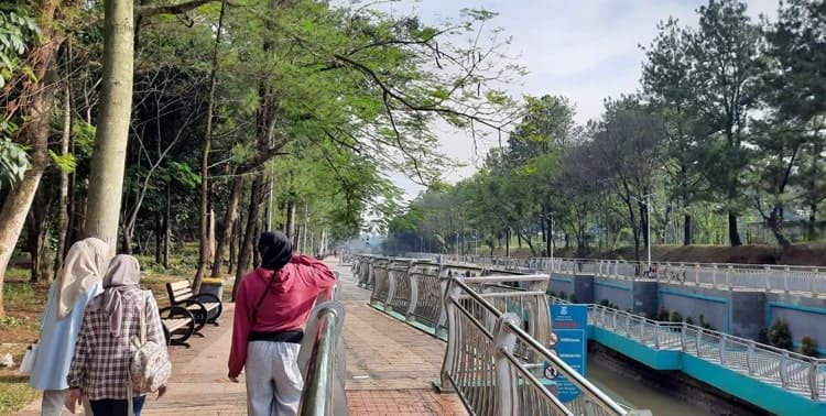 Pemerintah Kota Tangsel melakukan uji coba membuka kembali fasilitas publik, salah satunya Taman Kota 2 di Jalan Letnan Sutopo, Ciater