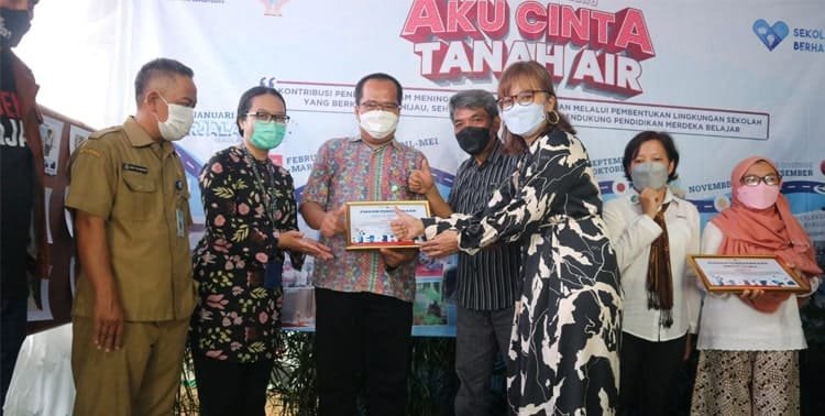 Sinar Mas Land melalui PT Bumi Serpong Damai Tbk, kembali menyelenggarakan program corporate social responsibility (CSR) tahunan yaitu puncak kegiatan Aku Cinta Tanah Air 2021 yang berlangsung pada Selasa (9/11) di Madrasah Ibtidaiyah Al-Khaeriyah, Tangerang Selatan.