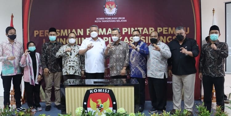 Komisi Pemilihan Umum Kota Tangerang Selatan (KPU Kota Tangsel) meluncurkan aplikasi Sistem Informasi Pemilu dan Pemilihan Tangerang Selatan Terintegrasi (Sipangsi) dan Rumah Blandongan Demokrasi