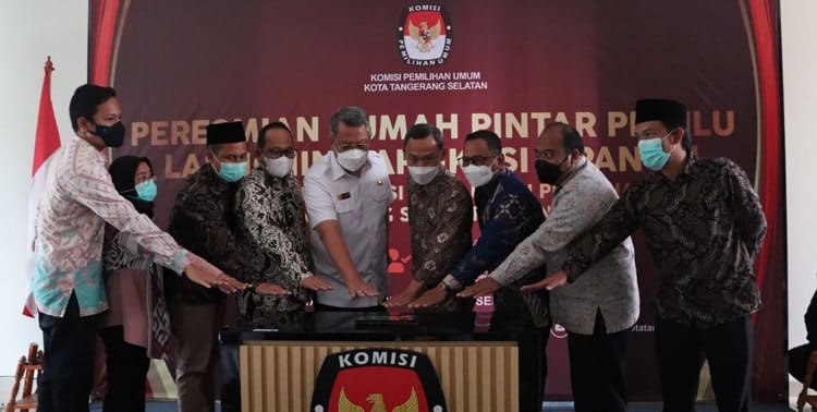 Komisi Pemilihan Umum Kota Tangerang Selatan (KPU Kota Tangsel) meluncurkan aplikasi Sistem Informasi Pemilu dan Pemilihan Tangerang Selatan Terintegrasi (Sipangsi) dan Rumah Blandongan Demokrasi