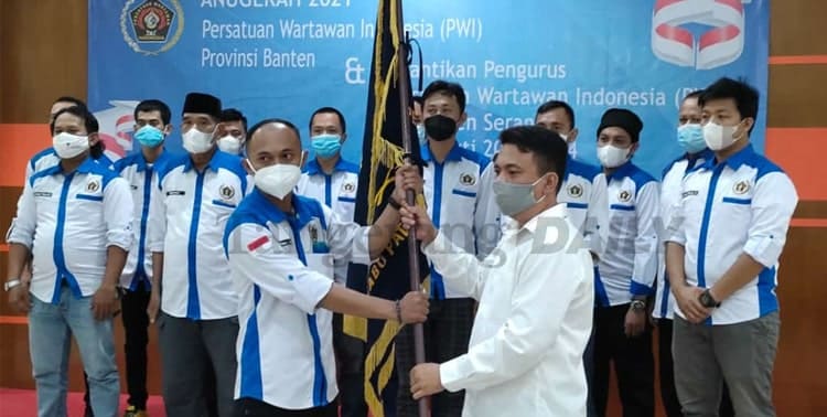 Pengurus Persatuan Wartawan Indonesia (PWI) Kabupaten Serang periode 2021-2024 resmi dilantik, Jumat 31 Desember 2021.