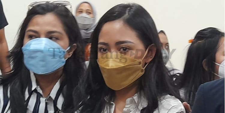 Selebgram Rachel Vennya mengaku mengeluarkan uang sebesar Rp40 juta untuk bisa lolos dari kewajiban karantina.