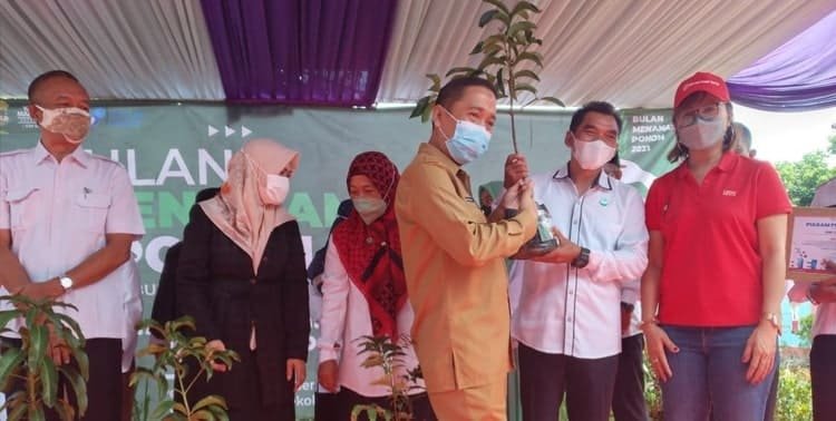 Sinar Mas Land melalui PT Bumi Serpong Damai Tbk (PT BSD Tbk) menyelenggarakan puncak acara Bulan Menanam Pohon 2021 pada Selasa (22/11) di SDN Cicayur, Kabupaten Tangerang
