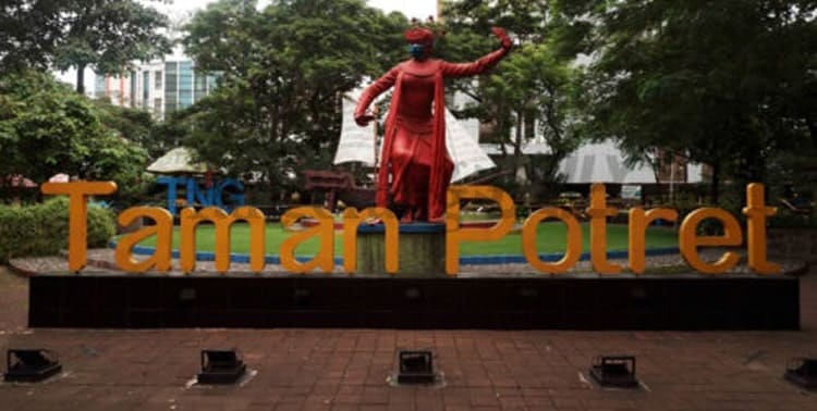 Pemerintah Kota Tangerang menutup sementara taman tematik dan alun-alun selama Natal dan Tahun Baru 2022.