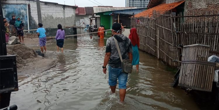 Pemerintah Kabupaten (Pemkab) Tangerang menyiapkan tenda pengungsian hingga dapur umum antisipasi adanya banjir rob susulan di pesisir utara.