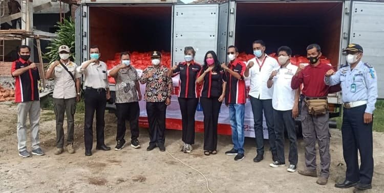 Angka kasus penularan Covid-19 di berbagai daerah Indonesia mulai mengalami penurunan. Hal tersebut tidak menyurutkan komitmen Sinar Mas Land melalui PT Bumi Serpong Damai Tbk untuk terus menyalurkan bantuan kepada masyarakat.