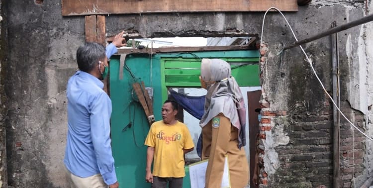 Pemerintah Kota (Pemkot) Tangerang melalui Dinas Perumahan dan Pemukiman (Perkim) membedah rumah tidak layak huni di Kota Tangerang.